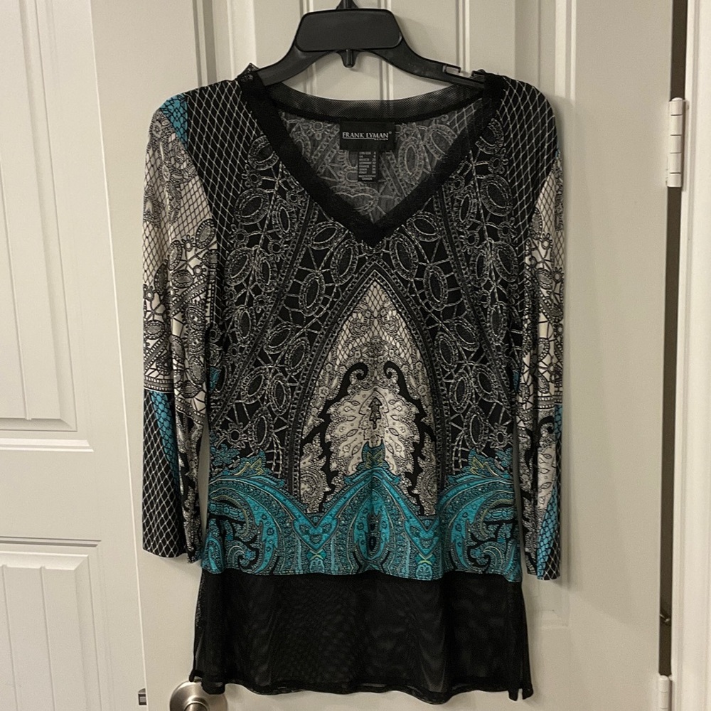 Frank Lyman Design Black and Teal Lace Pattern Tunic